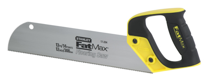 Såg med gul och svart handtag, märkt "FatMax Flooring Saw". Bladet har texten "13t/14t 12t/300".