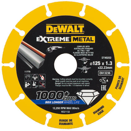 Rund gul  DeWALT diamantskiva med svarta och vita etiketter och text, inklusive "Extreme Metal" och "1000+ Cuts".