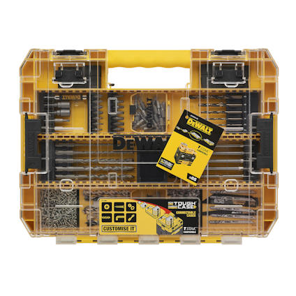 Verktygslåda med genomskinligt lock innehållande borr- och bitsatser, skruvar och en gul folder märkt med texten "DEWALT".