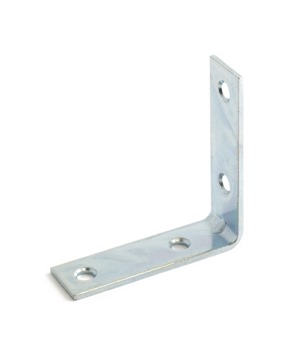 Metallvinkel med fyra hål, två på varje sida, i en L-formad struktur.