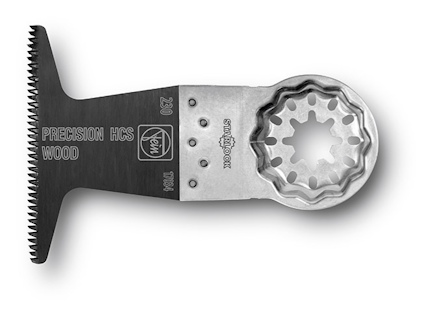 Sågblad med tandad kant, märkt "PRECISION HCS WOOD" och grov stjärnformad öppning för montering.