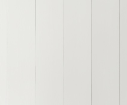 Vit, slätspontad panel med en putsad yta. Vertikala linjer markerar skarvarna mellan brädorna.