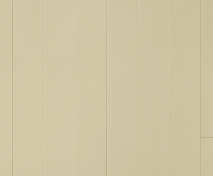 Släta beige panelbrädor med vertikal fog, i en putsad och målad yta.