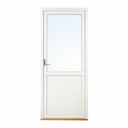 Vit dörr med glasruta upptill och panel nedtill, handtag på vänster sida.