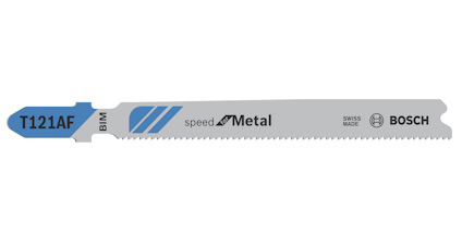 Sticksågblad med texten "T121AF", "speed Metal", "SWISS MADE", och "BOSCH" tryckt på det silverfärgade bladet.
