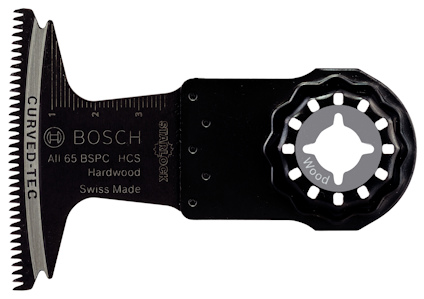 Sågblad med böjd form och fina japanska tänder, märkt med "Bosch", "Curved-Tec" och "Wood".