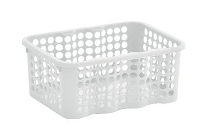 Vit förvaringskorg med perforerat mönster av cirkulära hål, rektangulär form.