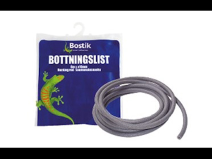 En förpackning med texten "Bottenslist" och "Bostik", bredvid en grå, ihoprullad lista med en bild av en grön ödla på förpackningen.