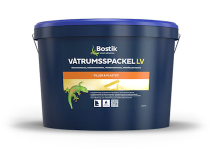 Blå hink med lila lock, etikett med texten "Bostik - VÅTRUMSSPACKEL LV" och en bild på en gecko.