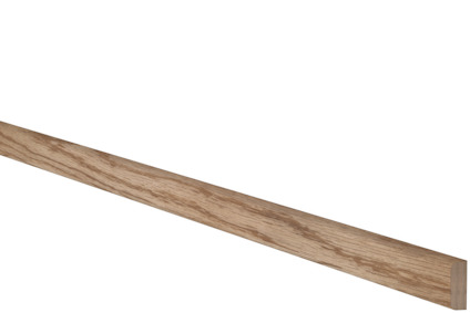Ljusbrun foglist av ek med en plan sida och trämönstrad yta.