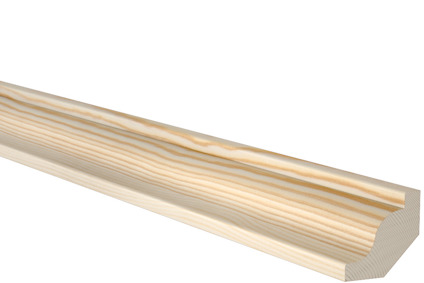 Dekorativ trälist med profilerad form och synliga ådringar i ljust trä.