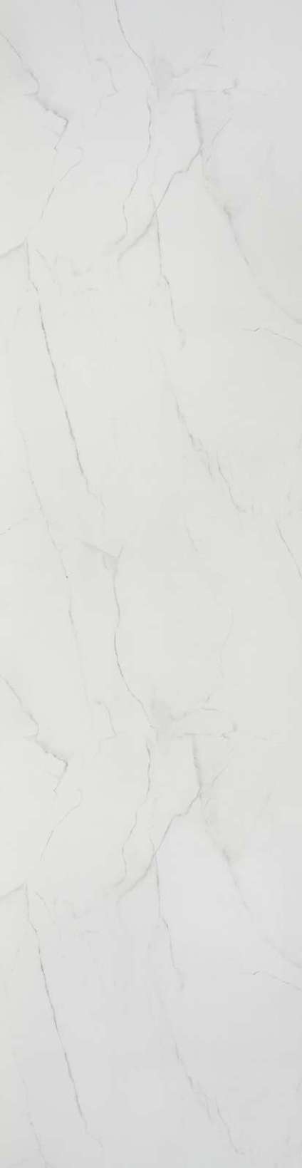 Ljus marmorerad väggskiva med subtila grå ådringar.