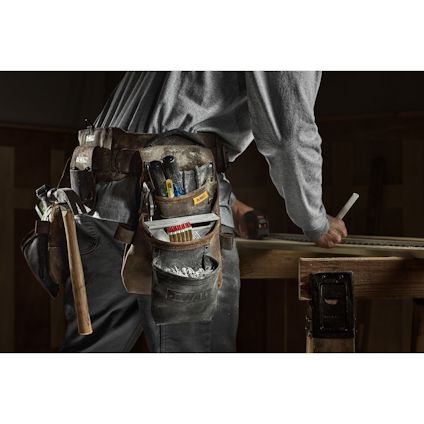 VERKTYGSFICKOR DWST50113-1 2 DELAR 18 FACK INKL BÄLTE