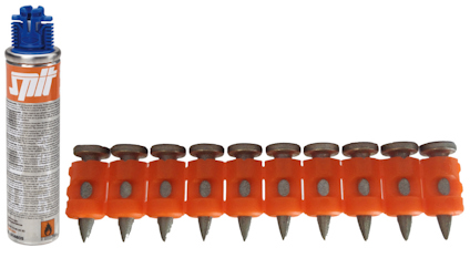 Gasbehållare och rad av spik infästa i orange plastclips.