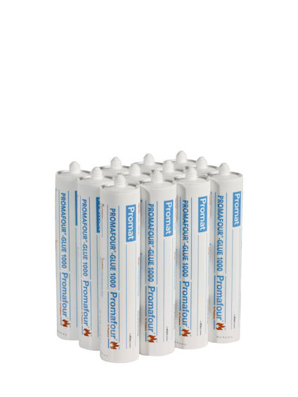 Flera vita limtuber med blå text "PROMAFOUR GLUE 1000" och orange logotyp i en grupp.