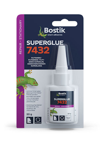 Förpackning med Bostik Superglue 7432, genomskinlig flaska med pip och etikett på blisterförpackning.