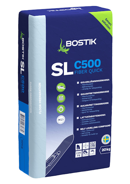 Blå och vit säck med Bostik SL C500 Fiber Quick, 20 kg golvavjämningsmassa. Text på svenska och engelska.