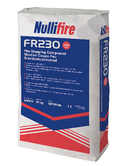 Förpackning med Nullifire brandstoppmassa FR230, 20 kg. Texten på förpackningen är på flera språk.
