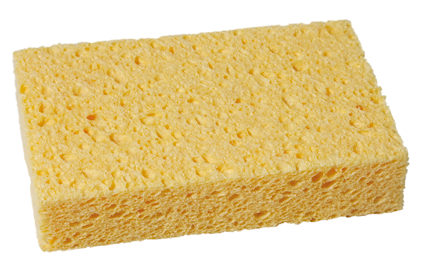 Rektangulär gul cellulosasvamp med porös yta.