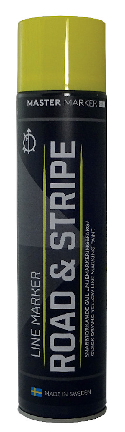 Sprayburk med gul kork och etikett med texten "Master Marker Line Marker Road & Stripe". Svenska flaggan visas längst ner.