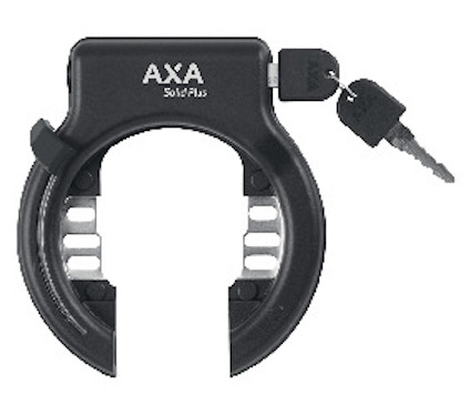Svart AXA Solid Plus cykellås i form av en cirkel med nyckel införd.