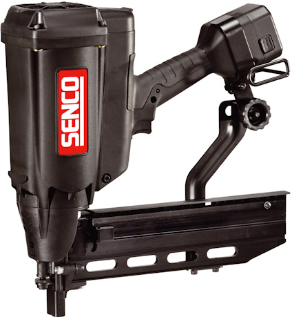 Svart gasdriven sänkpistol med röd Senco-logotyp, laddad med fästelement. Används troligen för stängselarbete.