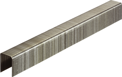 Metallklammer med en rektangulär form och parallella linjer på ytan, sedd från sidan.
