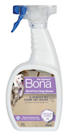 Sprayflaska Bona Pet System Wood Floor Deep Cleaner, 1L, med djurbilder och text om lukt- och fläckborttagning.