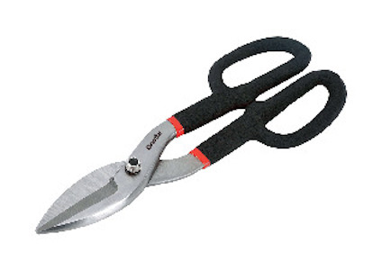 Plåtsax med svart-rött handtag och blanka, böjda blad.
