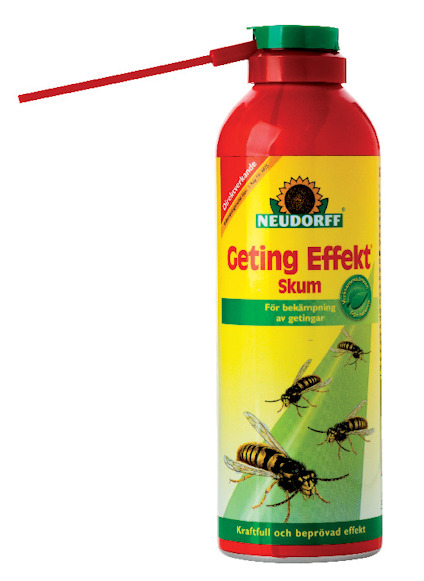 Röd och gul sprayflaska märkt "Geting Effekt Skum" med illustrationer av getingar.