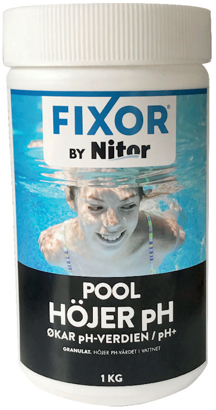 Förpackning med texten "FIXOR BY Nitor POOL HÖJER pH 1 KG", bild av en leende person under vatten.