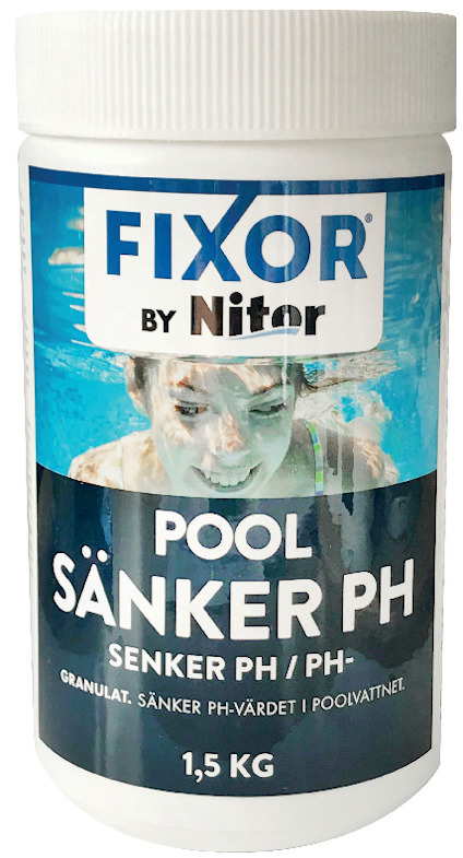 Vit behållare med etiketten "Fixor by Nitor", "Pool Sänker PH", och bild av en simmande person under vatten.