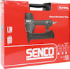 Röd kartong med Senco SLS18Mg häftpistol avbildad, text "Medium Wire Stapler 18 ga." och användningsinstruktioner.
