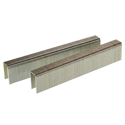 Två rader med metallklamrar med rektangulär form staplade tillsammans.