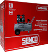 Röd förpackning med en bild av en 50 liters "SENCO" kompressor, modell AC24050, 2 hk, låg ljudnivå, 1 års begränsad garanti.