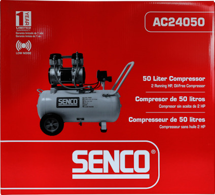 Röd förpackning med texten "SENCO" och bild på en kompressor. Specifikationer: 50 liter, 2 HP, oljefri.
