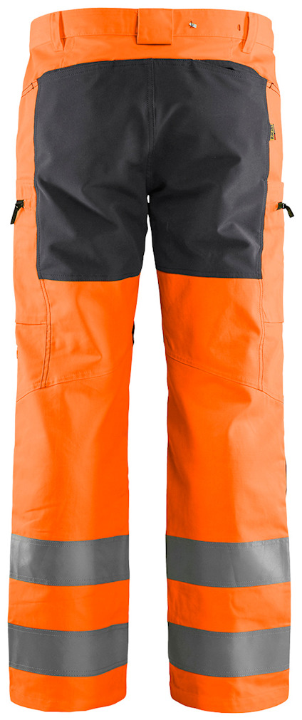 Arbetsbyxor i orange med grå detaljer och reflexband på benen.