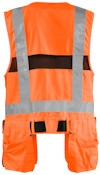 Orange säkerhetsväst med reflexband och fickor baktill.