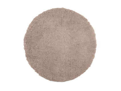Rund, beige matta med lugg i bomullstextur.