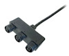 Svart grenkontakt med tre runda uttag och en ansluten kabel.