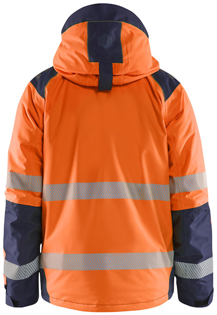 Orange jacka med blå detaljer och reflexband runt armar och midja, sedd bakifrån.