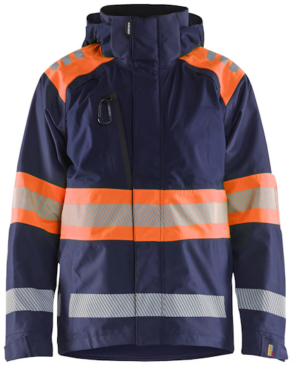 Mörkblå jacka med signalorange och reflekterande remsor, huva och dragkedja framtill.