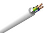 Elektrisk kabel med vit isolering och tre kopparledare i olika färger.