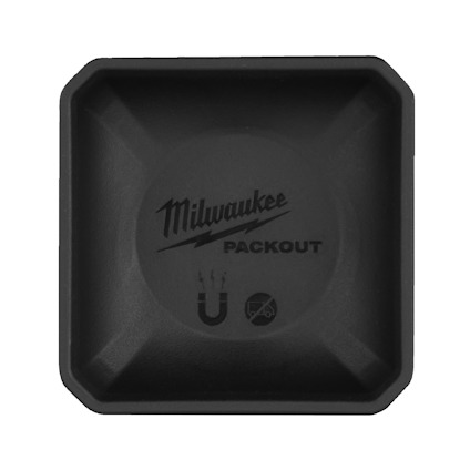 Svart fyrkantig Milwaukee Packout-behållare med magnetisk symbol och varningsikon inuti.
