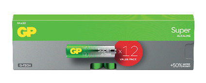 Förpackning med 12 gröna och grå GP Super AA-alkaliska batterier med märkning "Value Pack" och "+50% more power".