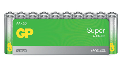 Förpackning med 20 alkaliska AA-batterier i silver, märkt "GP Super Alkaline" och "+50% More Power".