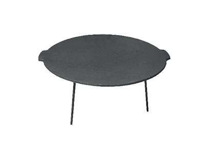 Stekhäll i mörkt material med tre smala ben.