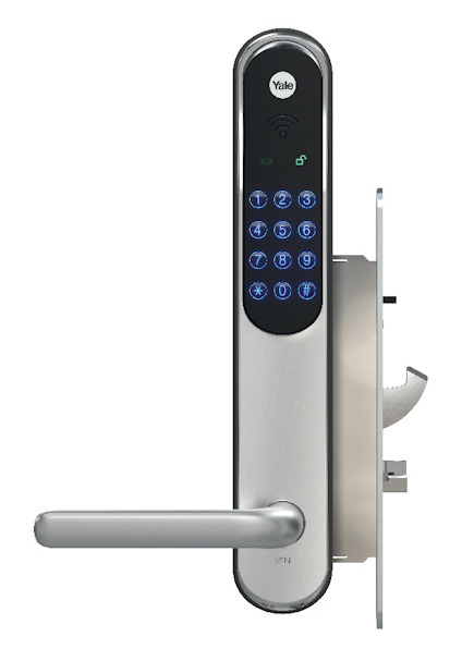 Elektroniskt dörrhandtag med integrerat knappsats och digital display, i silverfärg.