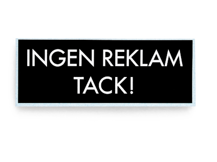 Svart skylt med texten "INGEN REKLAM TACK!" i vita bokstäver.