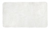 Vit rektangulär matta med fluffig och mjuk textur.